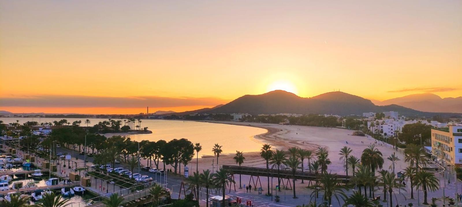 Tranquilo Apartamento Con Vistas Al Mar. Port de Alcudia  ภายนอก รูปภาพ